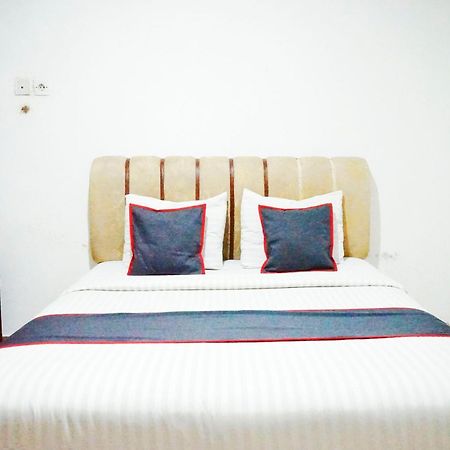 Hotel O Padang City Center Near Pantai Padang Formerly Hotel Siti Nurbaya Esterno foto
